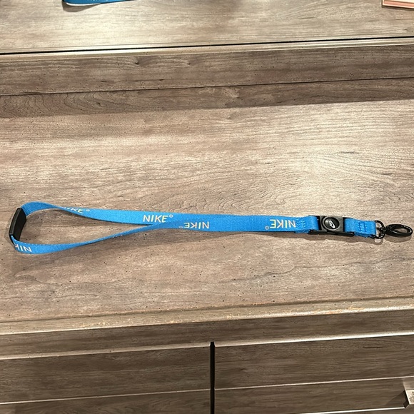 Nike Keychain / Lanyard - Picture 2 of 6